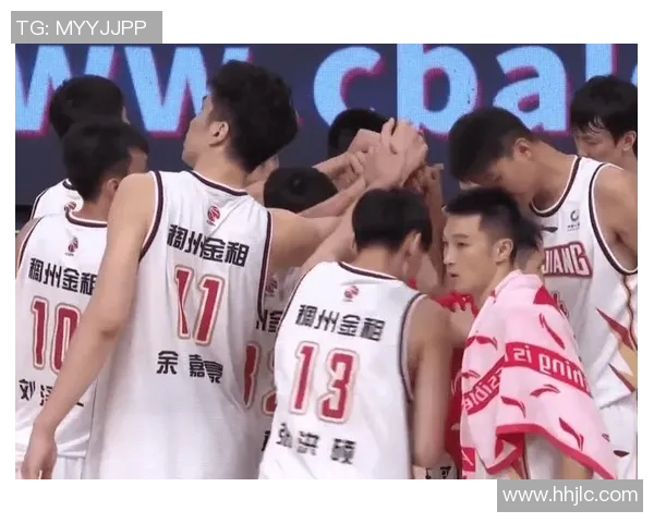 武汉篮球队以87分领跑杯赛积分榜展现强劲实力和团队合作精神